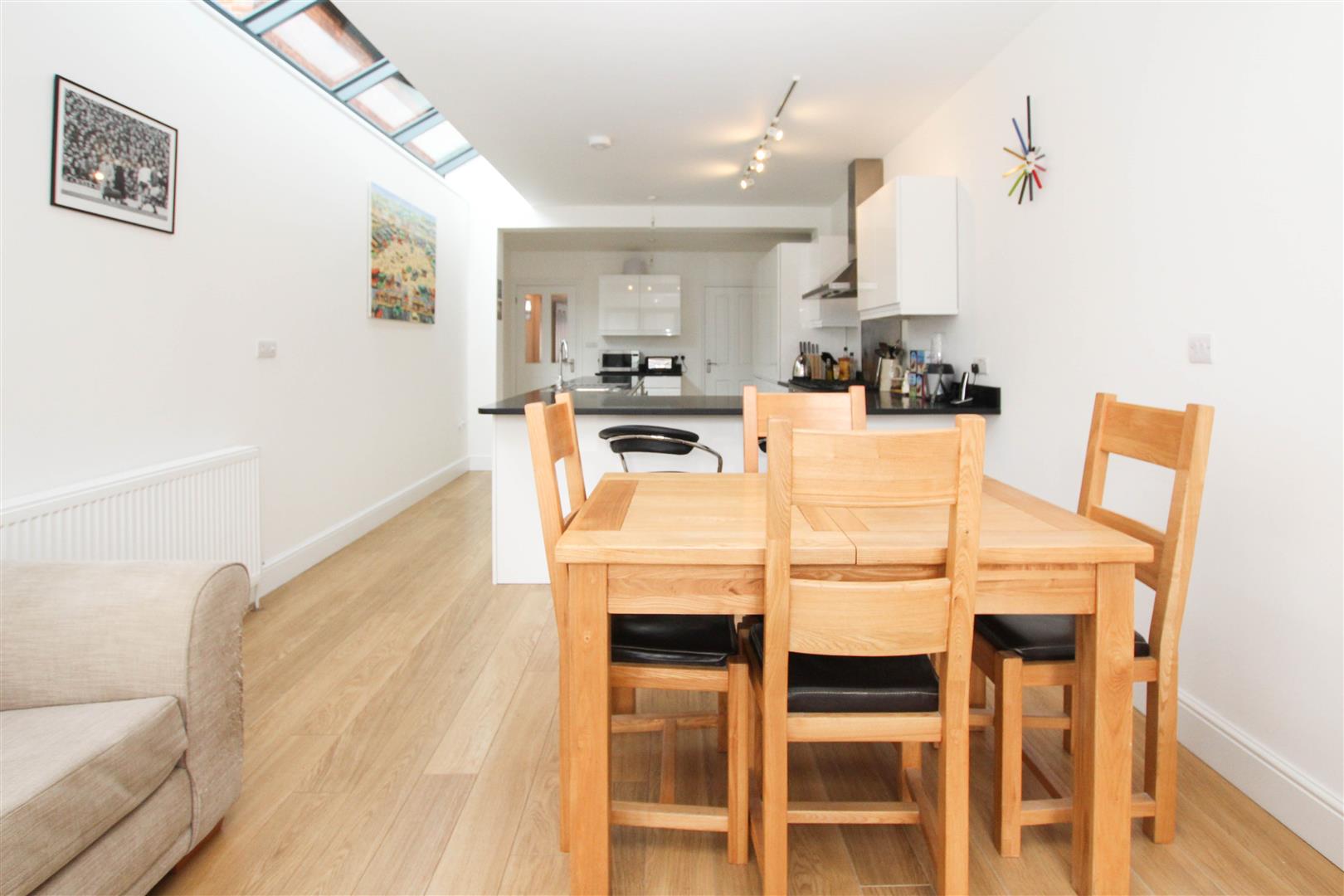 Kimpton Avenue, Brentwood Keith Ashton Signature Home Keith Ashton